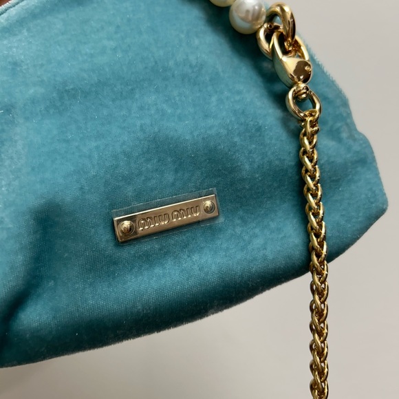 Miu Miu blue mini velvet pouch with pearl handle & Crossbody chain - Picture 3 of 13